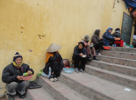 Nhiều dịch vụ ăn tiền lộng hành trong Đền Bà Chúa Kho